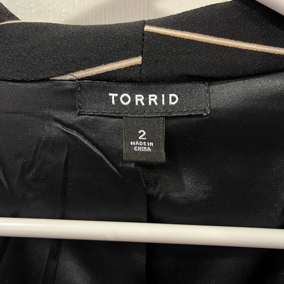 Torrid Black Stripe Crepe Open Blazer - Picture 5 of 6